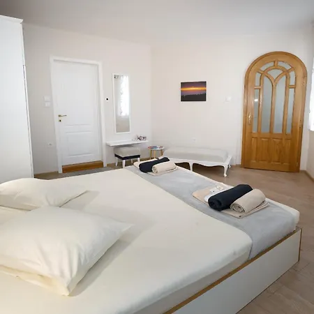 Mod - Opera Апартамент *